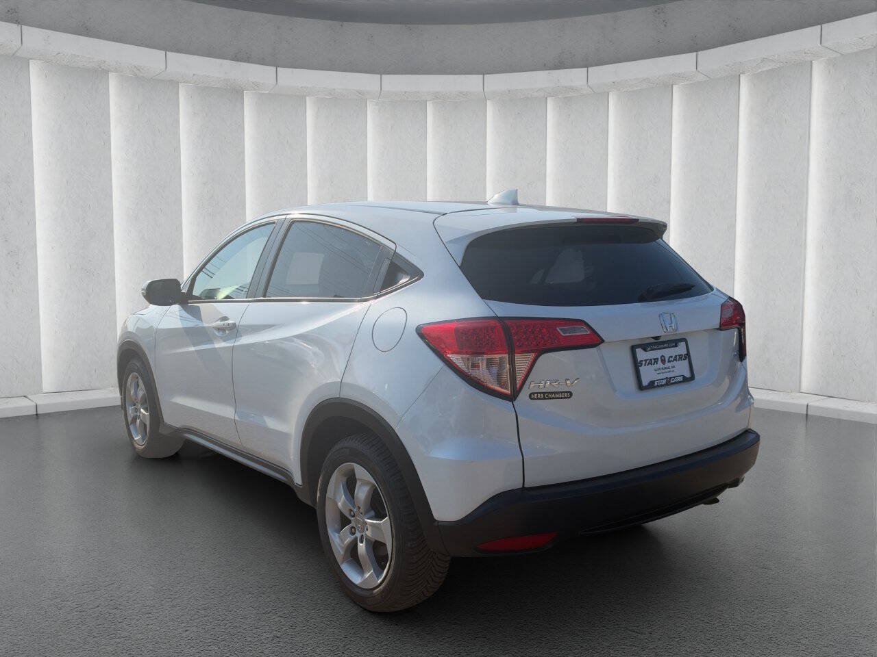 Used 2017 Honda HR-V EX image 3