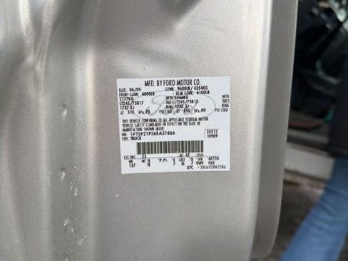 Used 2006 Ford F250 XLT image 4