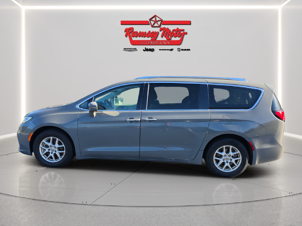 Used 2021 Chrysler Pacifica Touring-L FWD image 2