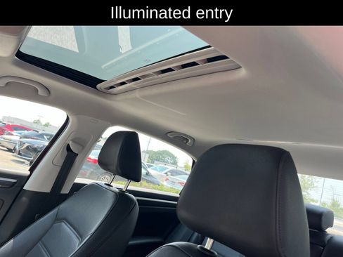 Used 2018 Volkswagen Passat 2.0T SE FWD image 14