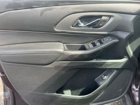 Used 2021 Chevrolet Traverse LT image 13