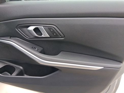 Used 2025 BMW 330i Sedan w/ Convenience Package image 31