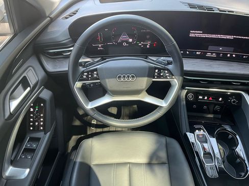 Used 2025 Audi Q5 Premium Plus w/ Premium Plus AWD/4WD image 5