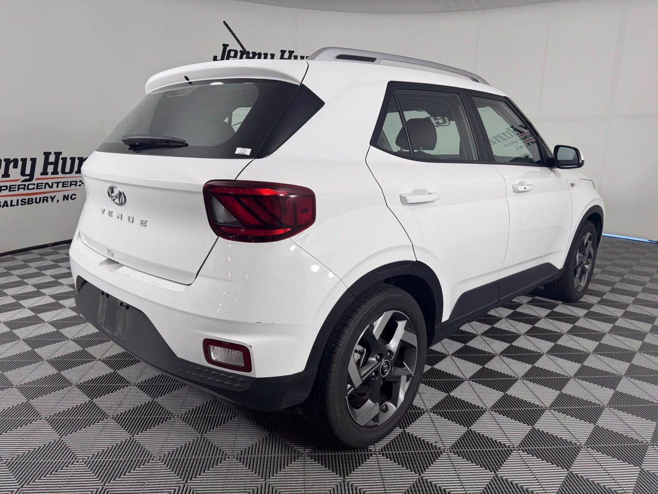 Used 2026 Hyundai Venue SEL FWD image 7