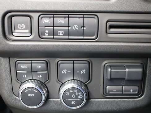 Used 2024 GMC Yukon XL SLT w/ SLT Luxury Package image 57