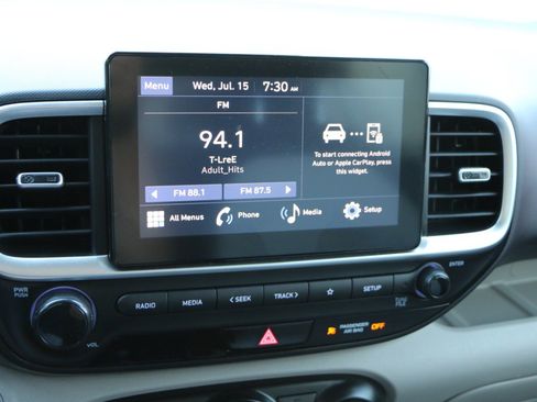 Used 2024 Hyundai Venue SEL FWD image 21