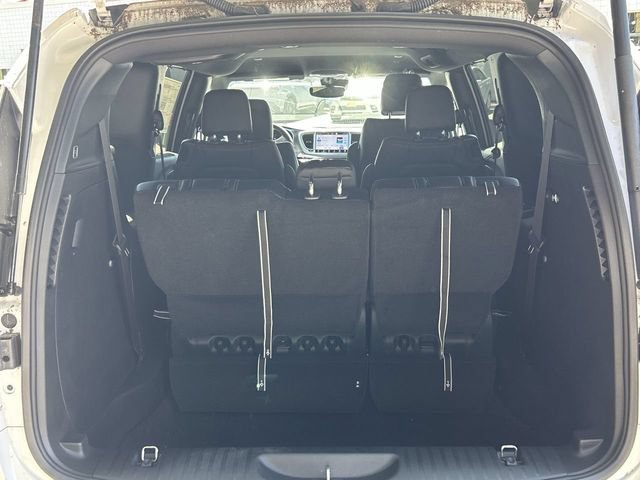 New 2026 Chrysler Pacifica Select AWD/4WD image 17