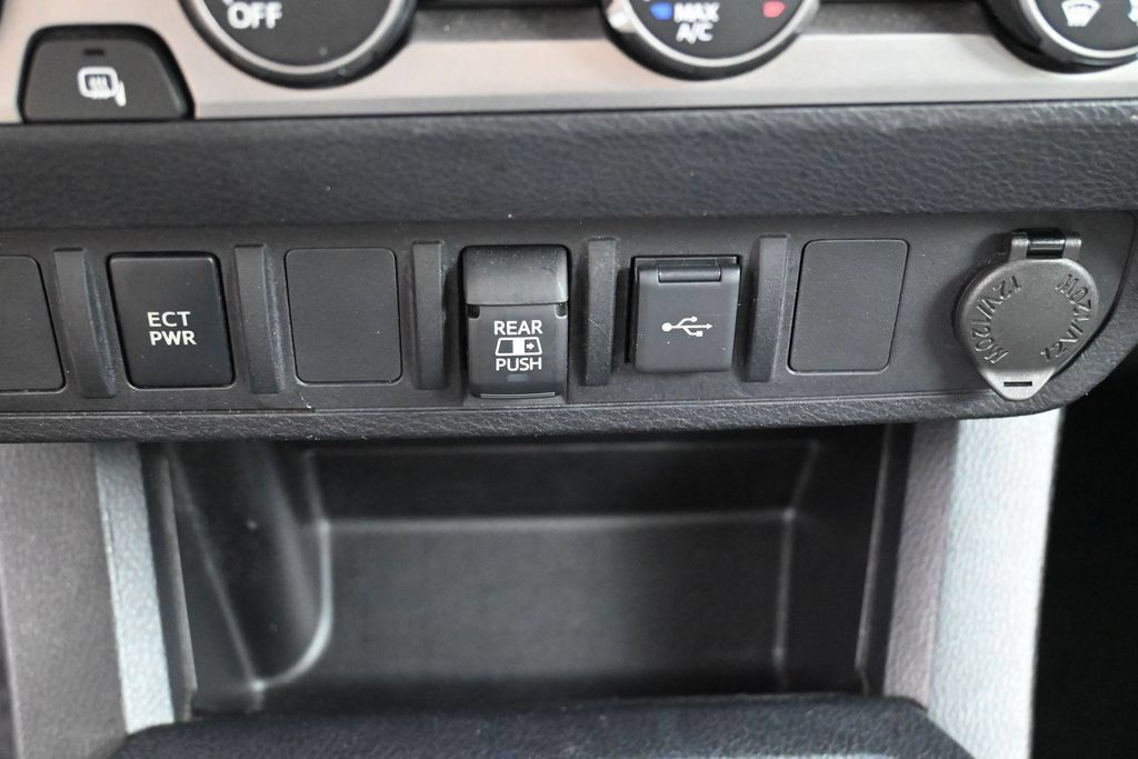 Certified 2020 Toyota Tacoma SR5 AWD/4WD image 23