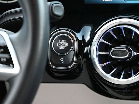 Certified 2025 Mercedes-Benz GLA 250 image 18