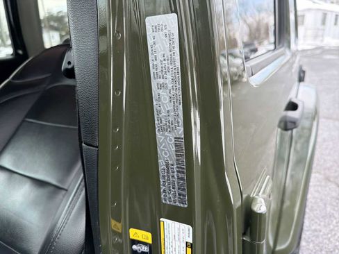 Used 2021 Jeep Wrangler Unlimited Sahara image 35