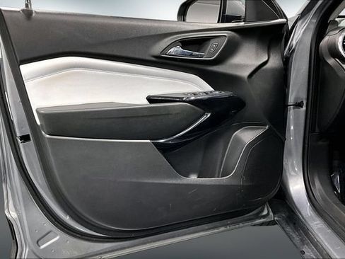 Used 2025 Chevrolet Trax LT FWD image 18
