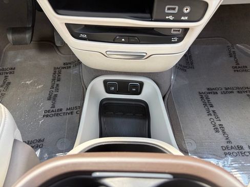 Used 2020 Chrysler Pacifica Touring-L Plus FWD image 35