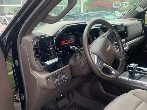 Used 2025 Chevrolet Silverado 1500 LTZ w/ LTZ Premium Package AWD/4WD image 12
