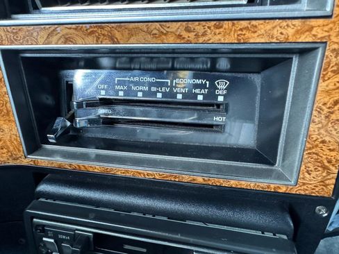 Used 1990 Chevrolet Suburban 2WD image 22