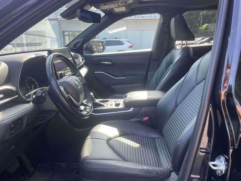 Used 2023 Toyota Highlander XSE AWD/4WD image 18