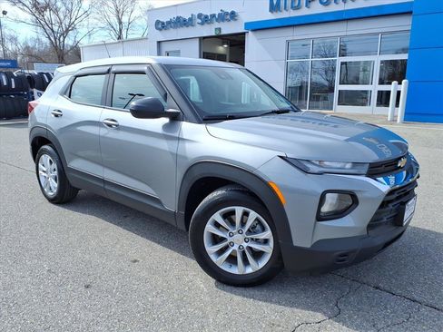 Used 2023 Chevrolet TrailBlazer LS image 2