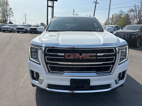 Used 2022 GMC Yukon XL SLT w/ SLT Premium Package image 8