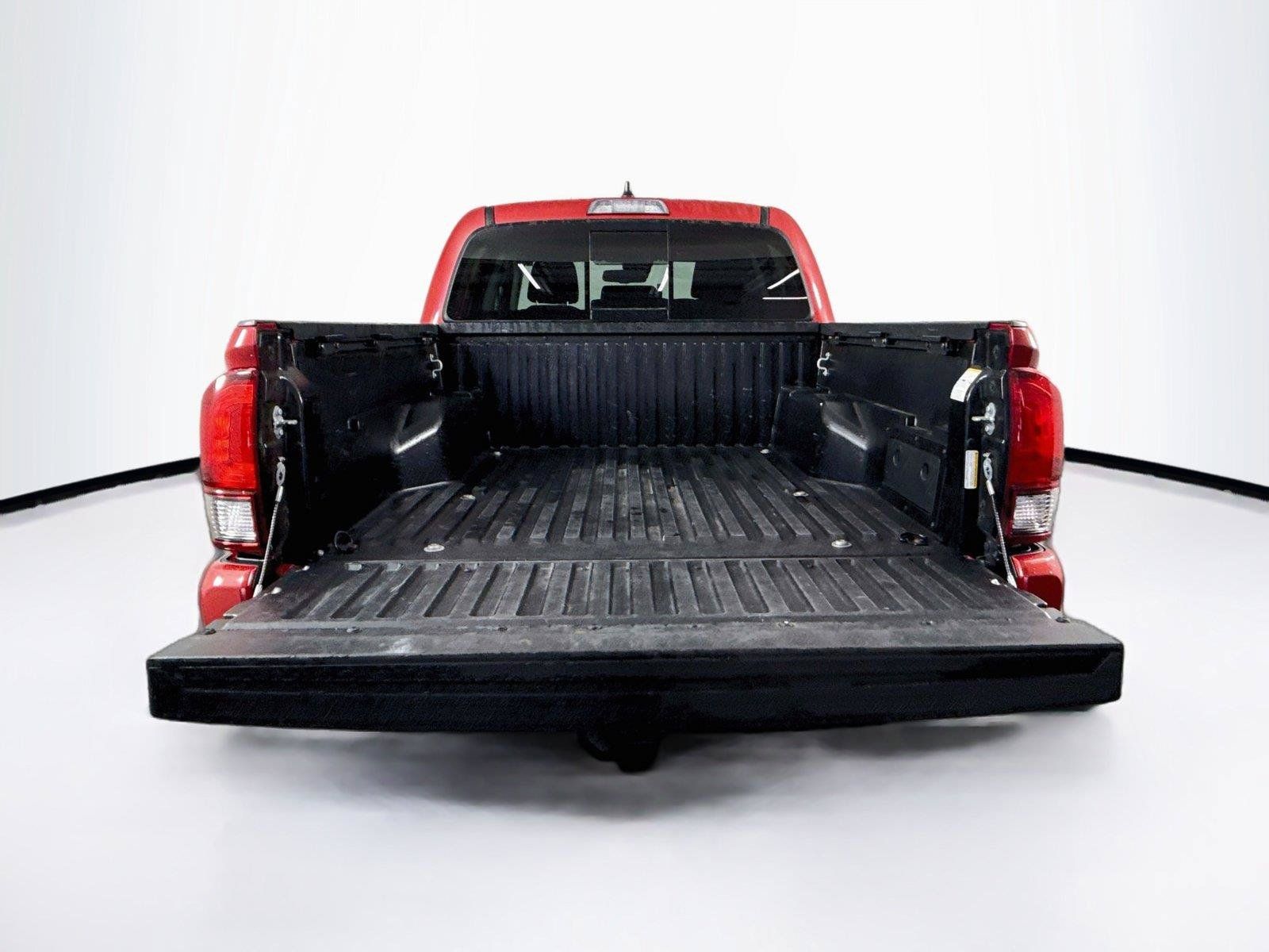 Certified 2022 Toyota Tacoma SR5 RWD image 32