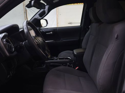Used 2019 Toyota Tacoma TRD Off-Road image 17