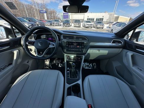Used 2023 Volkswagen Tiguan SE R-Line image 21