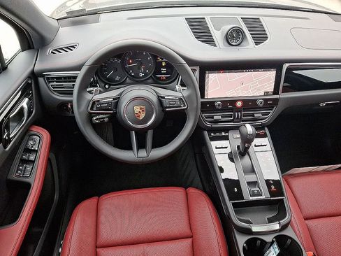 Used 2025 Porsche Macan image 13