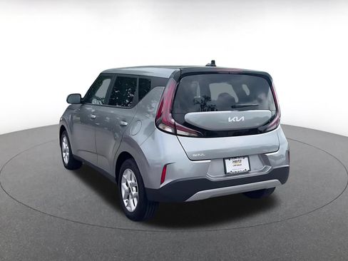 Used 2025 Kia Soul LX w/ LX Technology Package FWD image 9