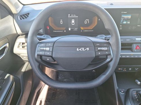 Used 2025 Kia K4 LXS image 14