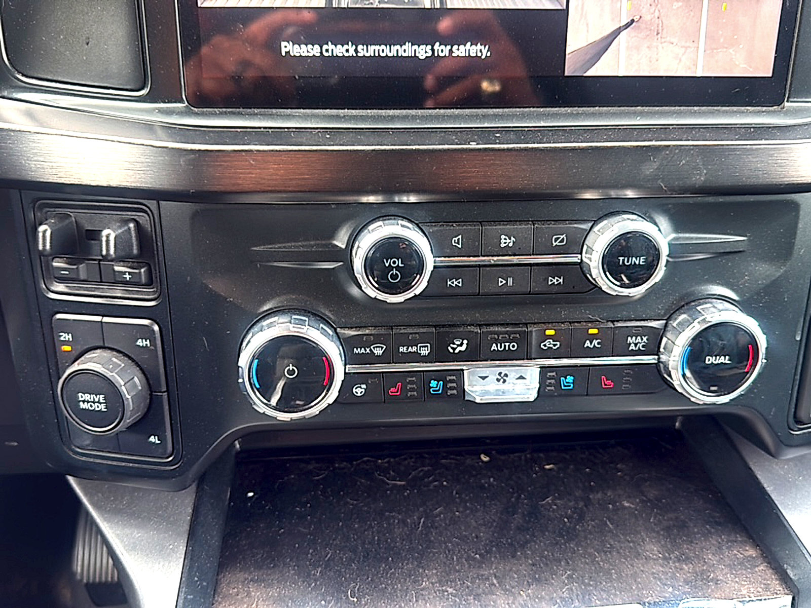 Used 2023 Ford F250 Lariat w/ Sport Appearance Package AWD/4WD image 10
