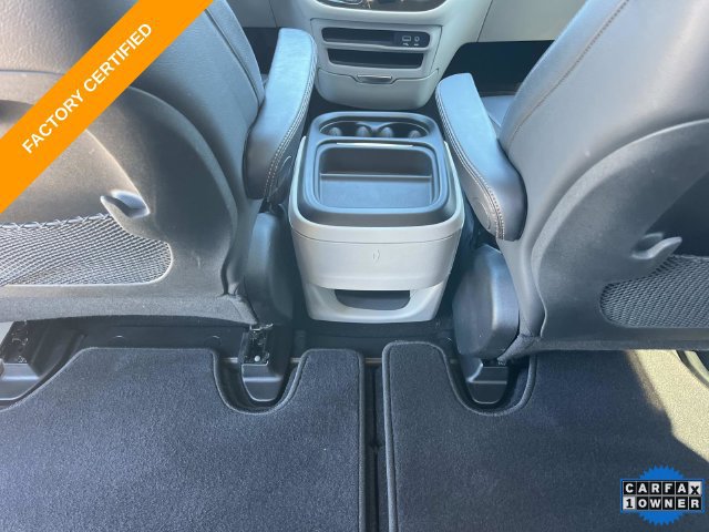 Used 2019 Chrysler Pacifica Touring-L FWD image 18