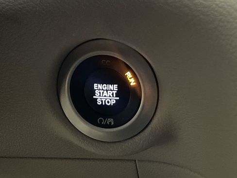 Used 2024 Chrysler Pacifica Touring-L FWD image 10