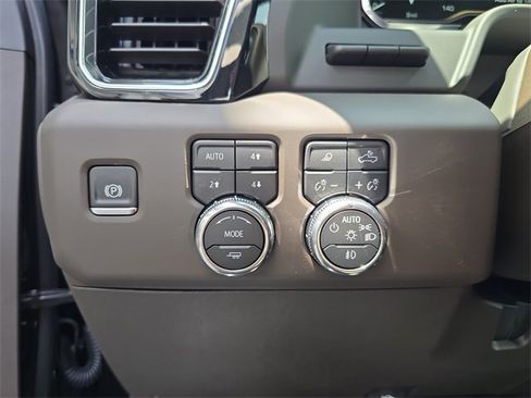 New 2025 GMC Sierra 2500 Denali w/ Denali Reserve Package image 25