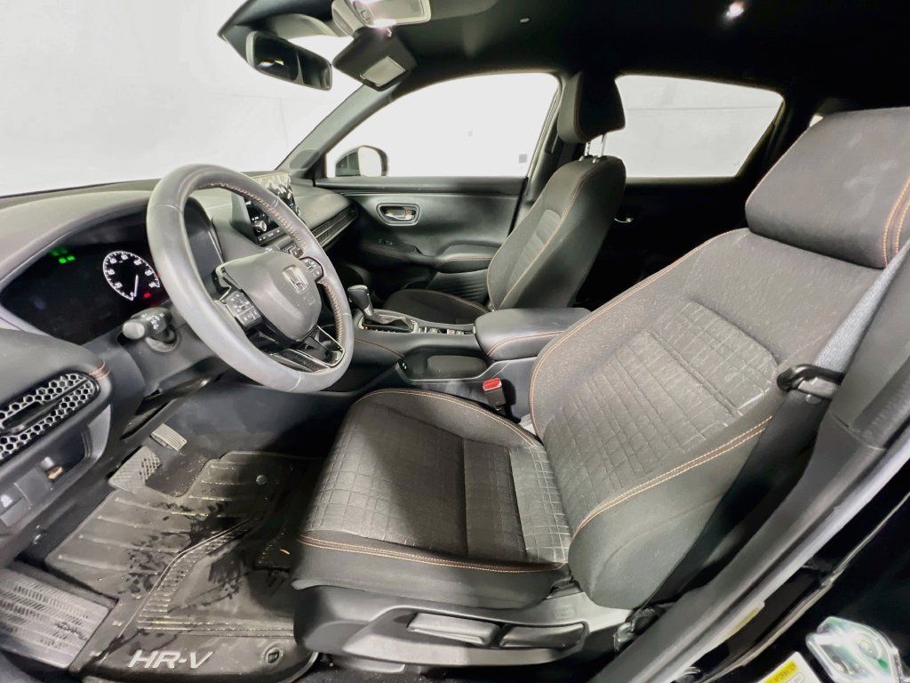 Used 2024 Honda HR-V Sport image 11