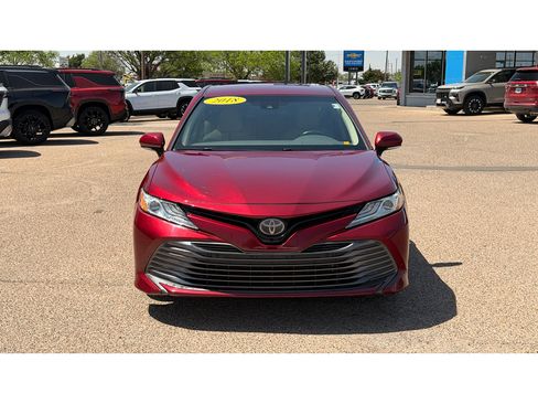 Used 2018 Toyota Camry XLE FWD image 3