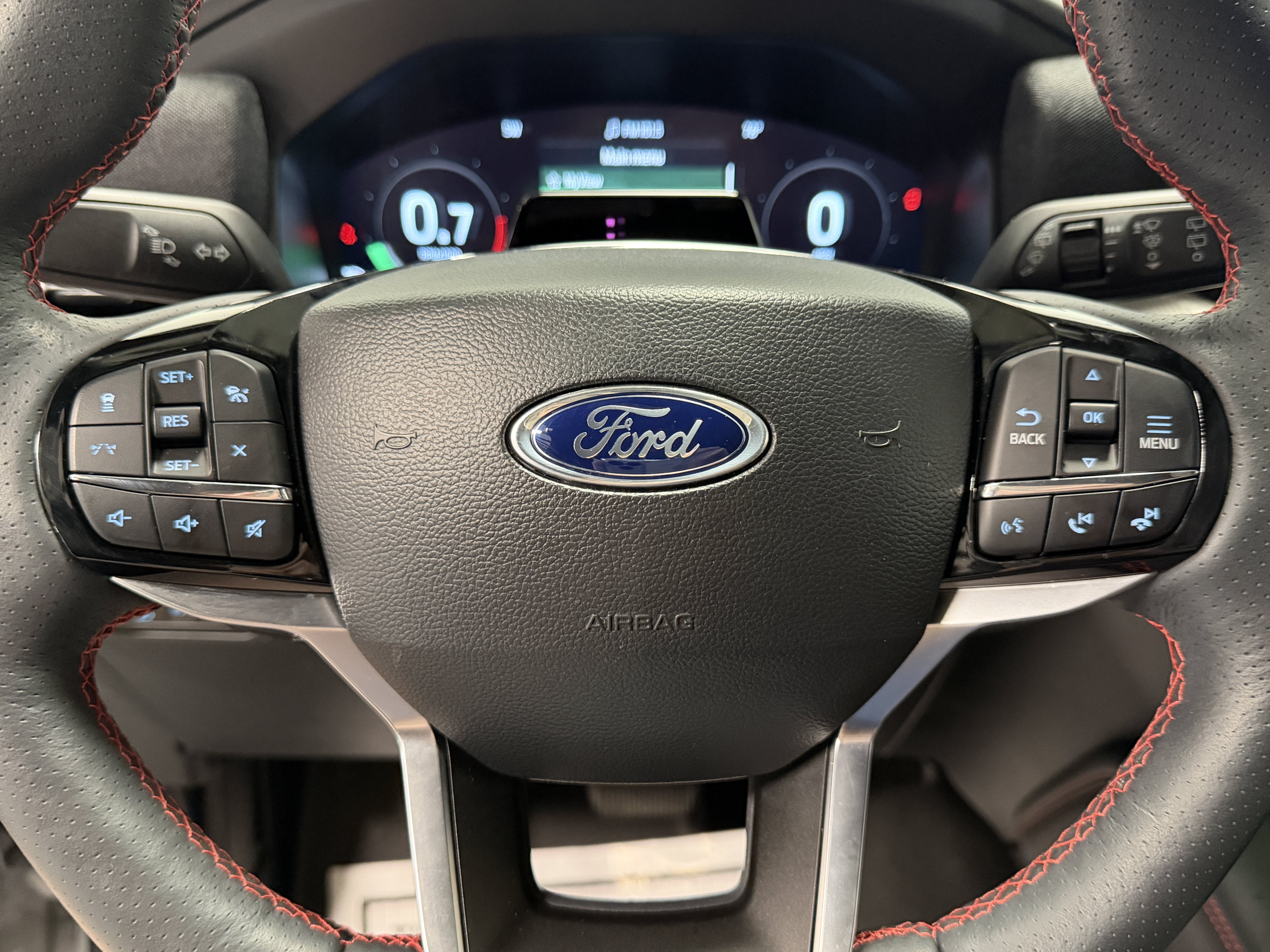 Used 2026 Ford Explorer ST-Line w/ ST-Line Street Pack AWD/4WD image 15