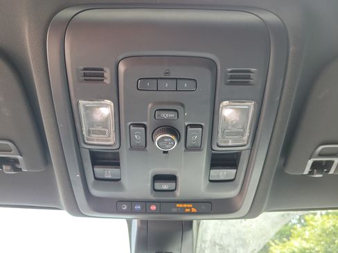 Used 2021 Chevrolet Tahoe LT w/ LT Signature Package AWD/4WD image 35