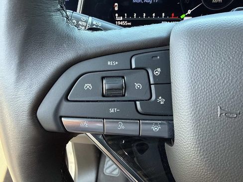 Used 2024 Cadillac Escalade ESV Sport w/ LPO, ONYX Package AWD/4WD image 31