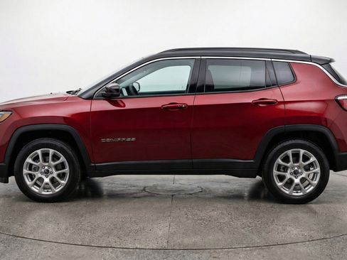 Used 2025 Jeep Compass Limited image 5