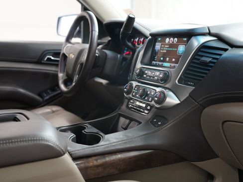 Used 2015 Chevrolet Suburban LT w/ Luxury Package RWD image 17