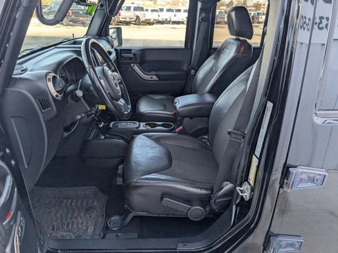 Used 2016 Jeep Wrangler Unlimited Sahara image 2