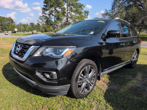 Used 2019 Nissan Pathfinder Platinum w/ Cargo Package FWD image 5