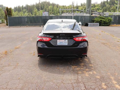 Used 2019 Toyota Camry SE w/ Convenience Package FWD image 6