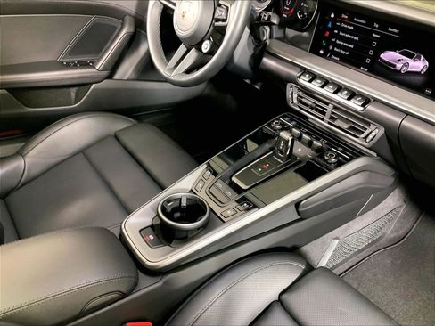 Certified 2024 Porsche 911 Targa 4 AWD/4WD image 16