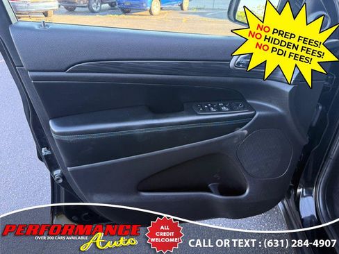 Used 2019 Jeep Grand Cherokee Laredo AWD/4WD image 24