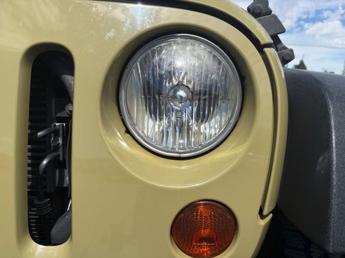 Used 2013 Jeep Wrangler Sport AWD/4WD image 9