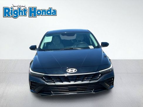 Used 2025 Hyundai Elantra Limited FWD image 9