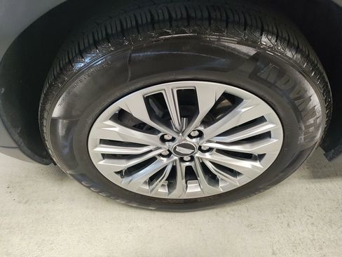 Used 2024 Cadillac XT4 Premium Luxury image 19