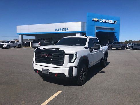 Used 2025 GMC Sierra 2500 AT4 w/ AT4 Premium Plus Package image 2