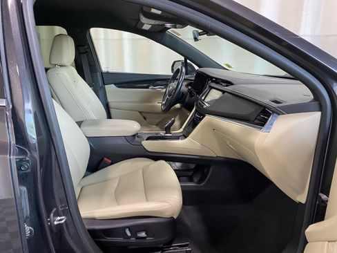 Used 2018 Cadillac XT5 FWD image 11