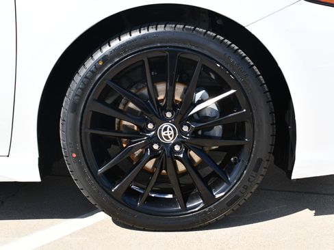 Used 2022 Toyota Camry XSE FWD image 4