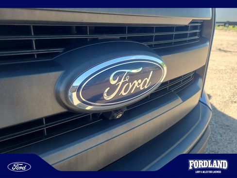 Used 2015 Ford F150 Lariat w/ Equipment Group 502A Luxury AWD/4WD image 23